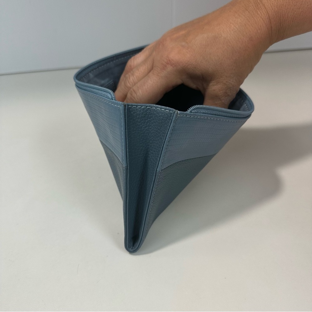 Chico's Pull Strap Zipper Wristlet/Cosmetic or Other Bag 2-Tone Blue NWT - Picture 7 of 11